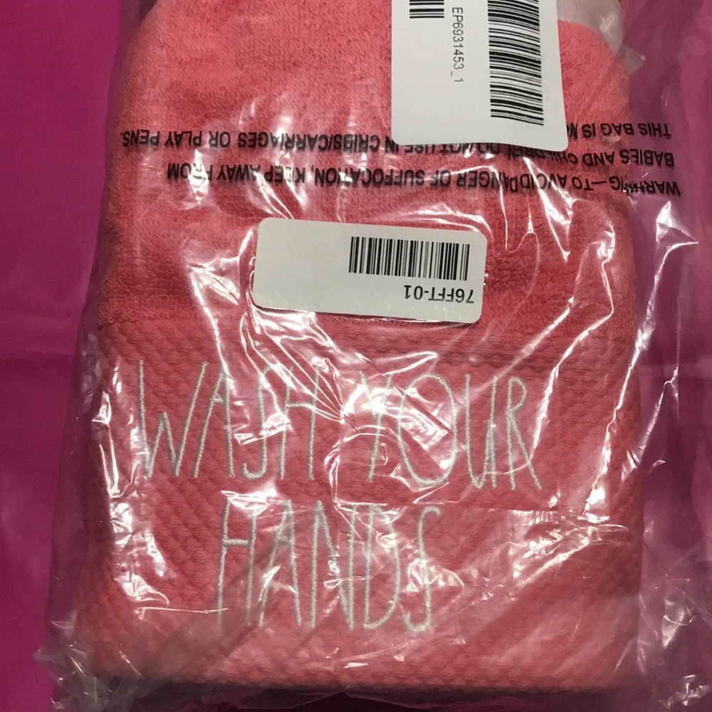 NEW Rae Dunn WASH YOUR HANDS hand towels set of 2 NEW BNIP - Picture 6 of 7